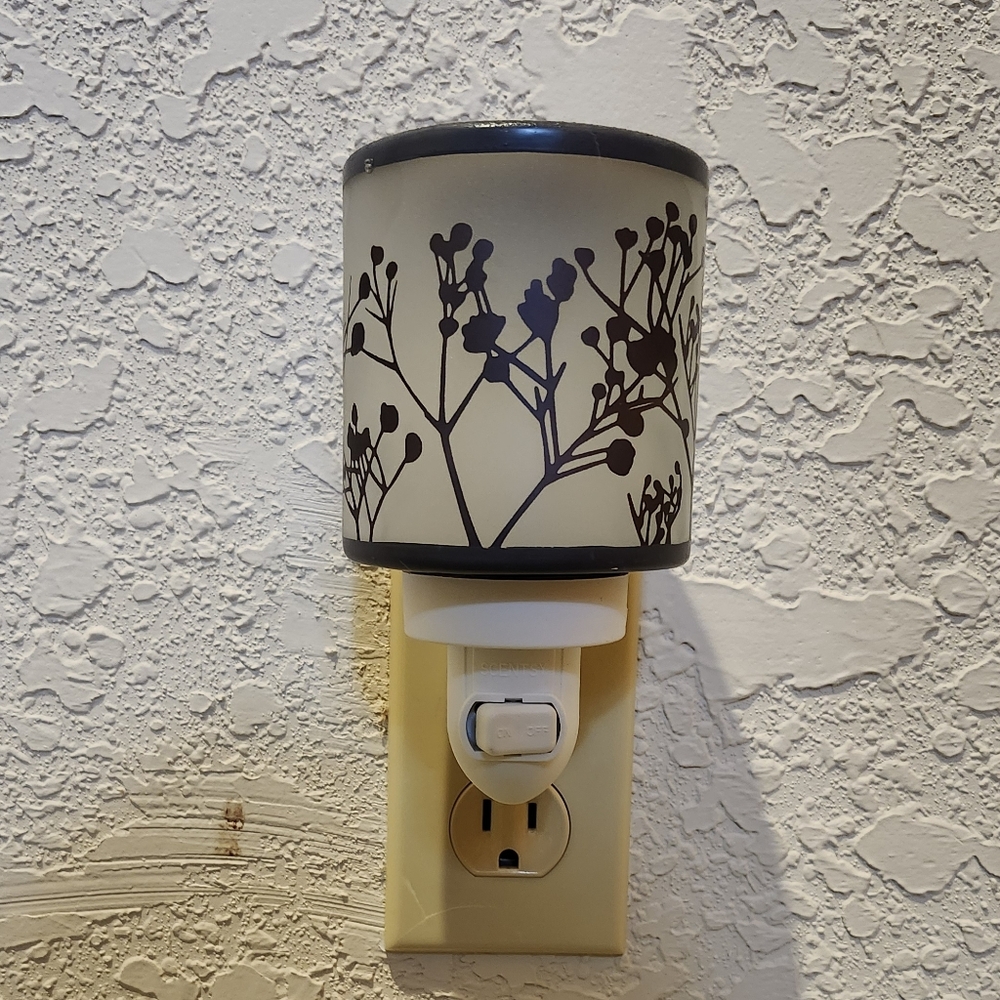 Scentsy Plug-in Warmer & Pods